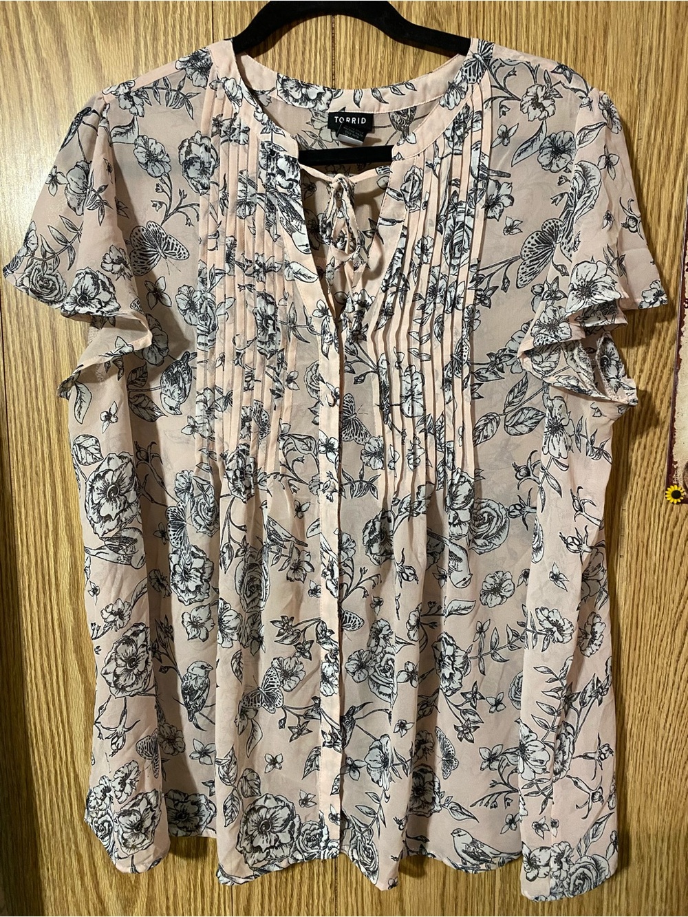 Torrid Blush Pink Floral Pintuck Tie-Neck Sheer Flutter Sleeved Blouse Size 1X